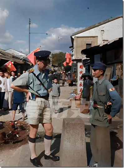 中国近代史 《南渡北归》大师人才的选择 人生道路选择不同 最终海峡两岸人物命运不同！1949年中英街历史经典镜头 张爱玲跑路去美国。老舍投湖。300年出一位的大师陈寅恪被自己人3年就给嚯嚯死了！1966年 傅雷夫妇双双自缢 现钞53.3元 遗言 代付9月份房租 可悲可叹可气！1966年 地质学家谢家荣夫妇先后加入 服药队！两弹元勋姚桐斌被当街活活打死，年仅46岁，凶手10年后伏法，才判15年！钱学森，邓稼先去农场改造了。核弹爆炸第三天去的！1968年中国香港人容国团31岁自杀 终年31岁 新中国体育界第一位世界冠军！中国石油之父萧光琰 1968年 不顾妻子阻拦 放弃美国优越工作条件 回国后参加建设 受尽折磨服药自杀 年仅48岁！1968年文革期间被关押殴打后，与妻子甄素辉和女儿先后服安眠药自杀！李政道老师束星北 爱因斯坦助手 放弃美国高薪 回国打扫20年厕所！胡适反诈大师，救不了自己留在中国大陆的儿子胡思社！胡思社 和 父亲 胡适 划清界限 胡适儿子胡思社留在中国大陆在1957年定为”右派“，经历无尽折磨后，自缢死亡！1968年10月16日，“清理阶级队伍”时，物理学家饶毓泰在北京大学燕南园51号上吊自杀身亡。1968年10月26日，赵九章被迫害在北京服安眠药自杀 ，享年61岁。中国计算机之父 中国第一位程序员董铁宝放弃美国所有待遇，回国后于1968年含恨吊死在北大校门口！！！