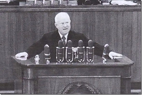 苏联，精神病大国强国！1989年，人口不到3亿的苏联帝国，苏联登记的精神病人高达1020万人！脑子越好，越容易被送进精神病院？有脑子的人，全都有病。苏联居然是认真的！精神病不是病，是政治武器 ！苏联的精神病院，是白色的古拉格。苏联政府系统性地滥用精神病学。克格勃负责盯人，医生负责诊断，国家出面收治，法院根本不用出面。社会主义国家不能有无家可归者，流浪=异端！ 投诉领导？你不正常 你觉得体制该改革？你患了改革妄想症！疯的是体制。疯子的世界，正常人是异常的。当一个国家，不再允许人思考、不再允许人批评、不再允许人提建议，它就开始把正常人当成病人，把忠诚当成治愈。当权力开始害怕思想时，它自己就已经疯了。