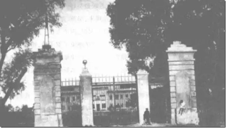 苏联，精神病大国强国！1989年，人口不到3亿的苏联帝国，苏联登记的精神病人高达1020万人！脑子越好，越容易被送进精神病院？有脑子的人，全都有病。苏联居然是认真的！精神病不是病，是政治武器 ！苏联的精神病院，是白色的古拉格。苏联政府系统性地滥用精神病学。克格勃负责盯人，医生负责诊断，国家出面收治，法院根本不用出面。社会主义国家不能有无家可归者，流浪=异端！ 投诉领导？你不正常 你觉得体制该改革？你患了改革妄想症！疯的是体制。疯子的世界，正常人是异常的。当一个国家，不再允许人思考、不再允许人批评、不再允许人提建议，它就开始把正常人当成病人，把忠诚当成治愈。当权力开始害怕思想时，它自己就已经疯了。